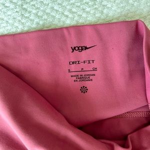 Women’s pink Nike leggings